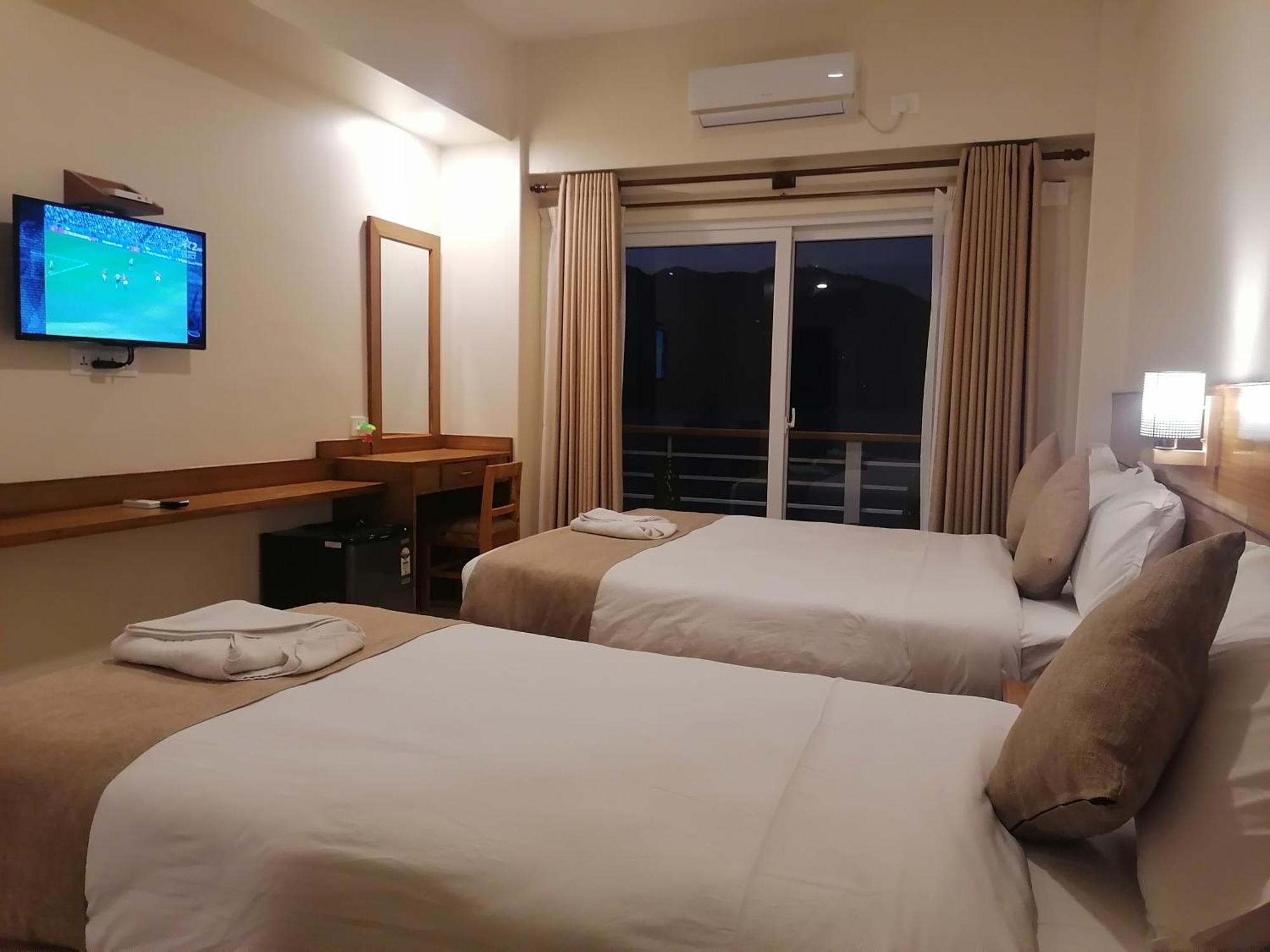 Urban Boutique Hotel Pokhara Exterior foto